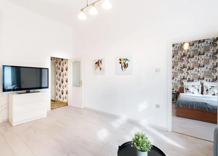 Apartman Spacious And Comfy Very