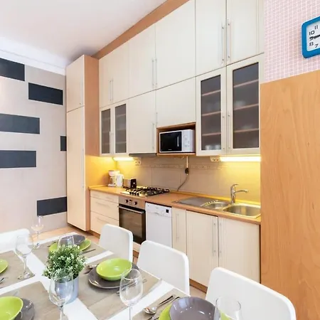 Spacious And Comfy Very Apartman *