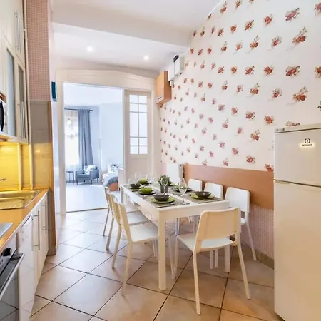 Spacious And Comfy Very Apartman