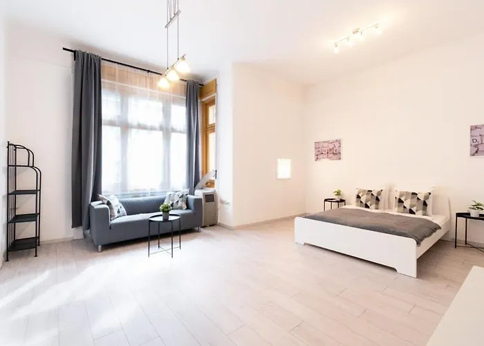 Spacious And Comfy Very Daire *